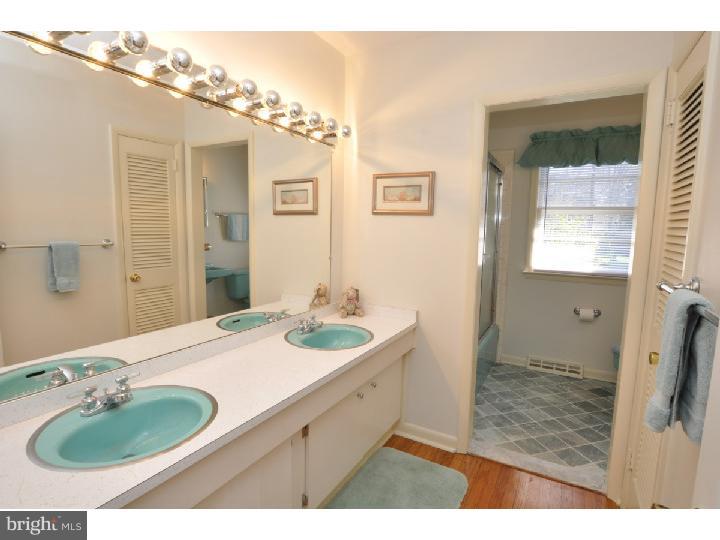 415 Sentinel Road Moorestown, NJ 08057 - Photo 11 of 20