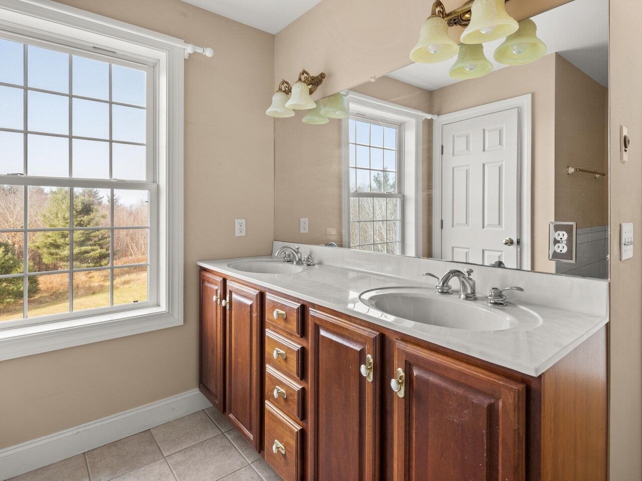 179 Highlands Drive Williston, VT 05495 - Photo 11 of 40