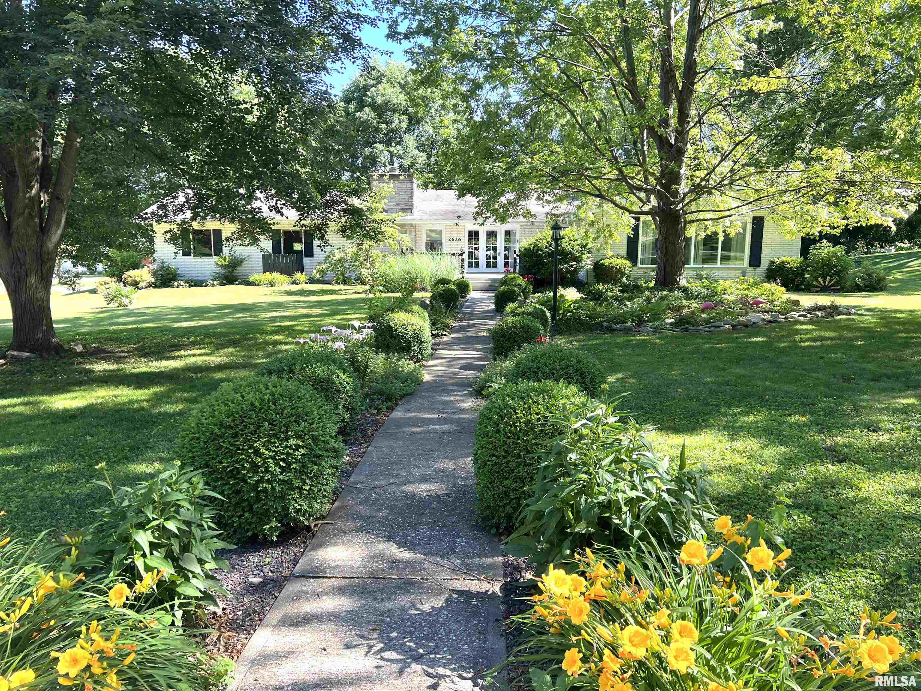 2626 Kentucky Road Quincy, IL 62301 - Photo 1 of 28 Gallery Image 1