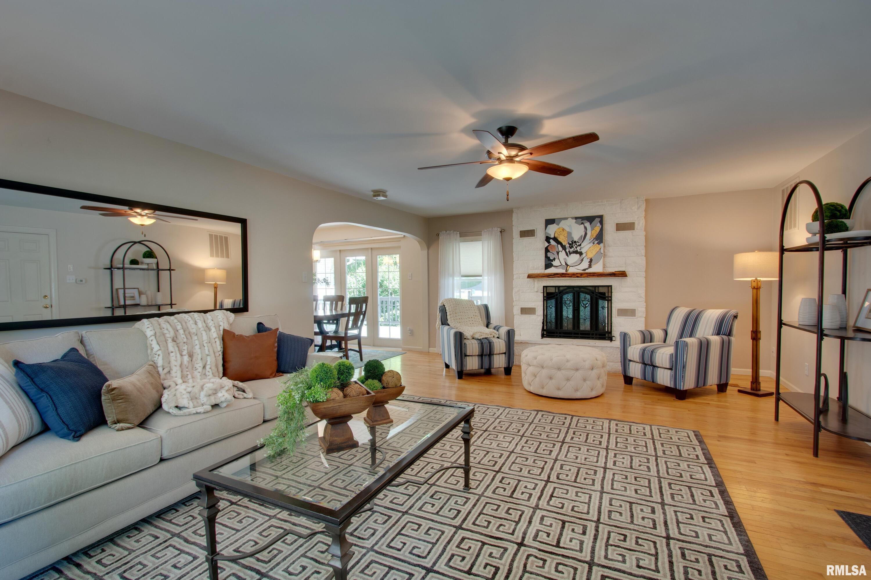2626 Kentucky Road Quincy, IL 62301 - Photo 5 of 28 Gallery Image 5