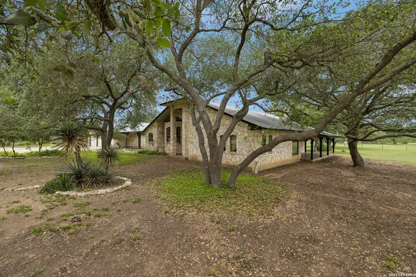 $1,250,000 | 4125 County Road 251, Hondo, TX 78861