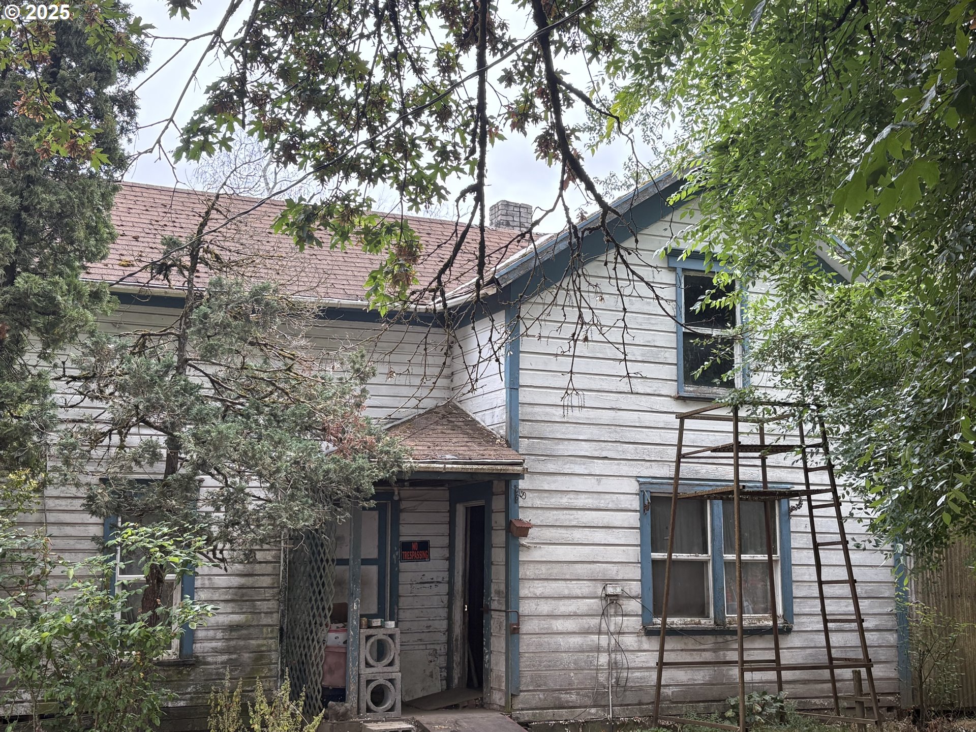 4236 Southeast Whiteson Road McMinnville, OR 97128 - Photo 11 of 18 a front view of a house with garage