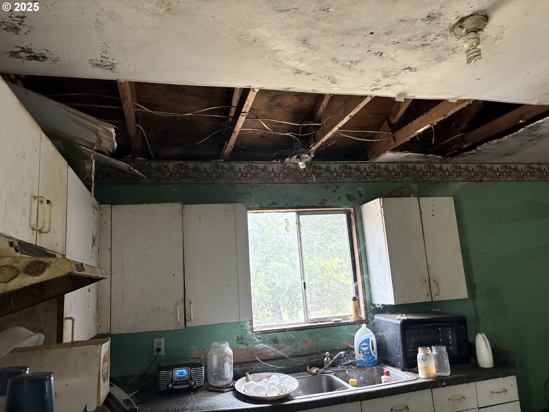 4236 Southeast Whiteson Road McMinnville, OR 97128 - Photo 16 of 18 a kitchen with a stove a microwave and cabinets