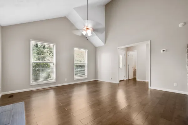 $1,600 | 907 Lamont Lane, Clarksville, TN 37042