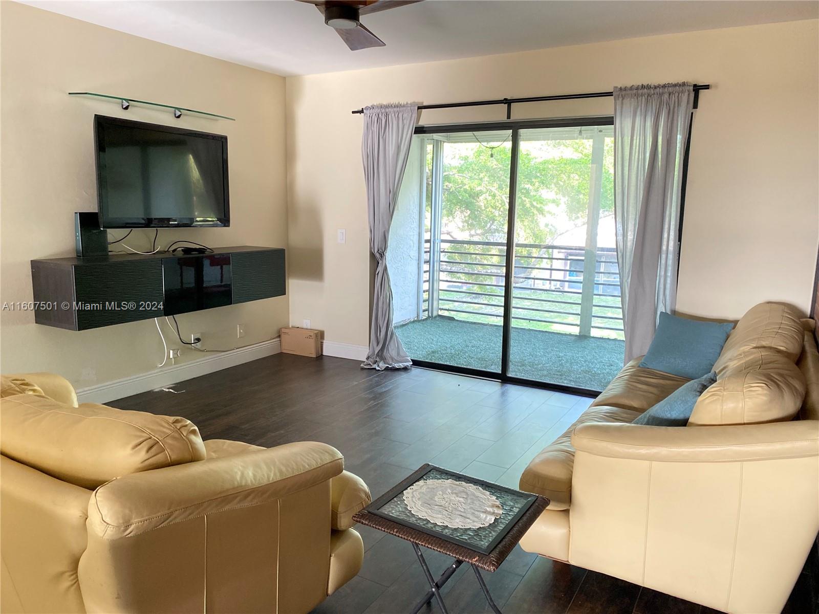 275 Gate Road, Unit 214 Hollywood, FL 33024 - Photo 3 of 11