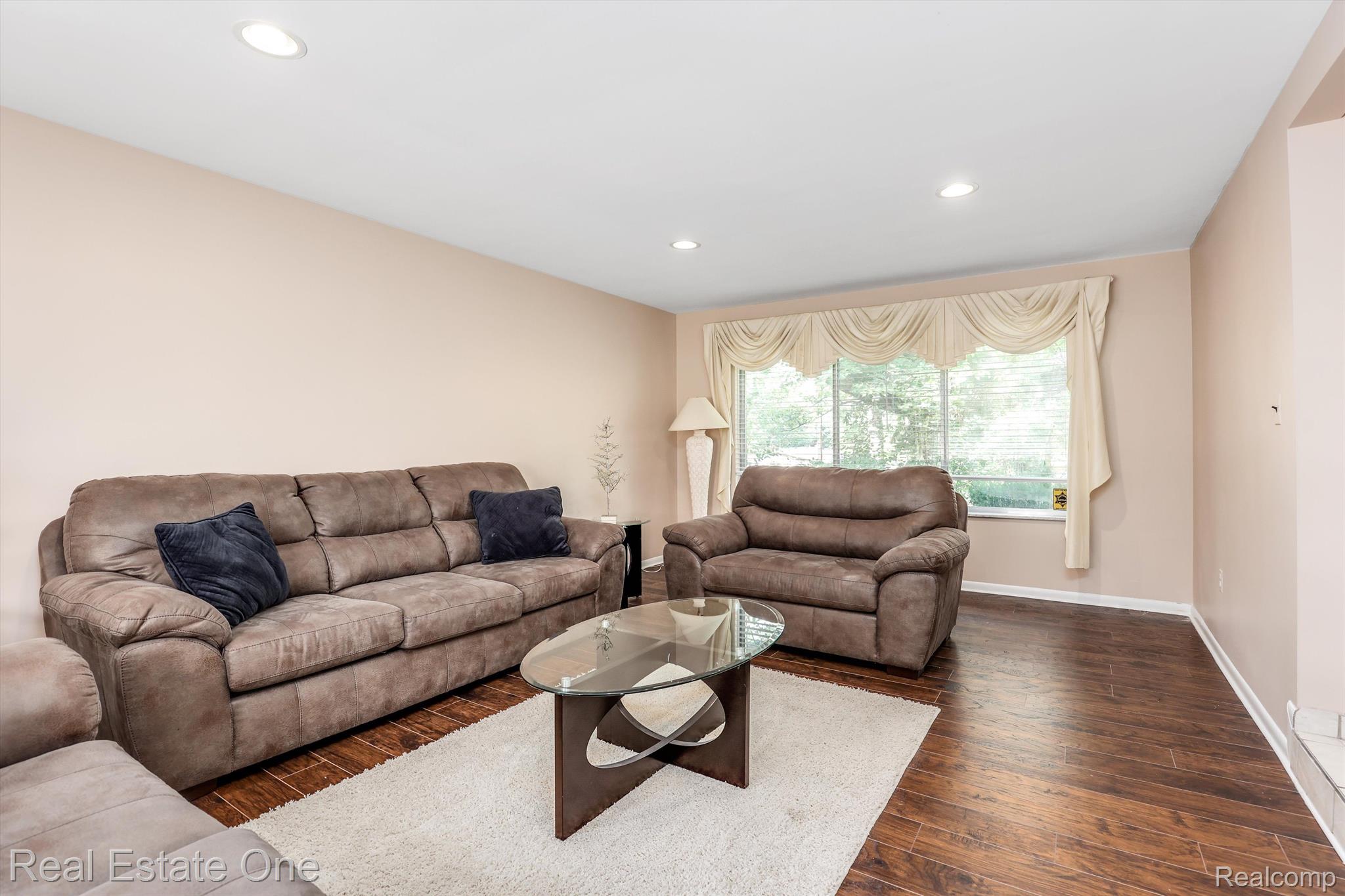 4153 Stoddard Road West Bloomfield, MI 48323 - Photo 17 of 46 Gallery Image 17