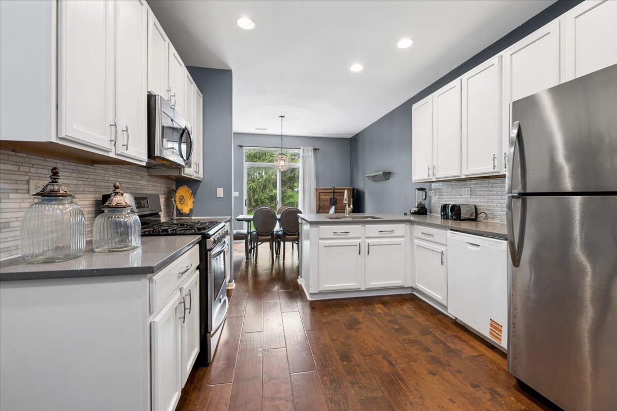 304 Grand Ridge Road, Unit 304 St. Charles, IL 60175 - Photo 9 of 27 Gallery Image 9