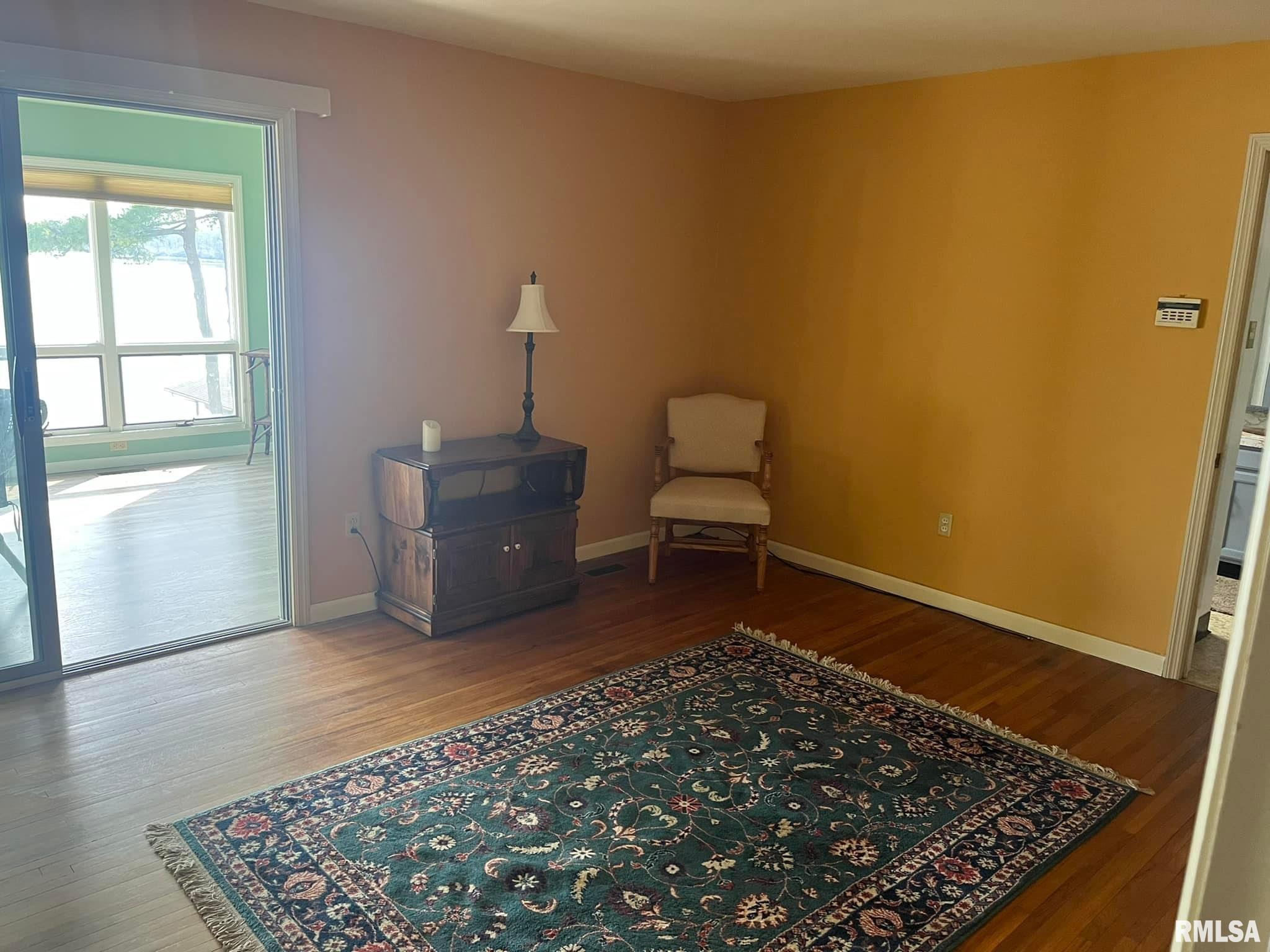 228 Maple Grove Lane Springfield, IL 62712 - Photo 2 of 7