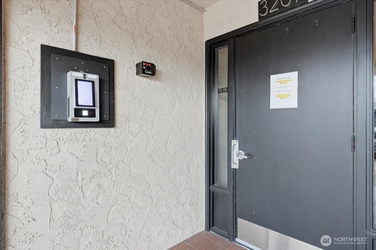 3207 Colby Avenue, Unit 104 Everett, WA 98201 - Photo 3 of 23