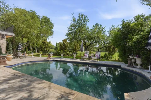 $1,999,900 | 17 Hedgebrook Way, The Hills, TX 78738