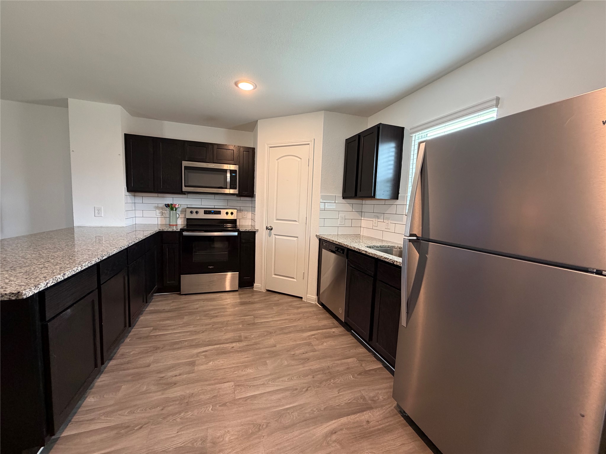 16550 Colleen Place Conroe, TX 77306 - Photo 5 of 19 Kitchen with Pantry