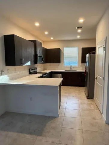 en view of an empty room with a window