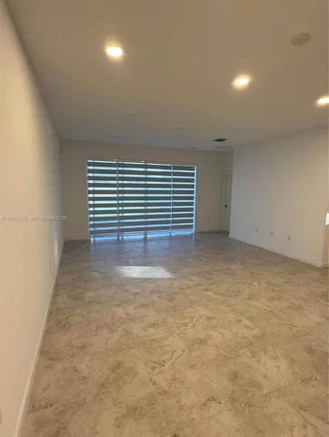 a view of a back yard