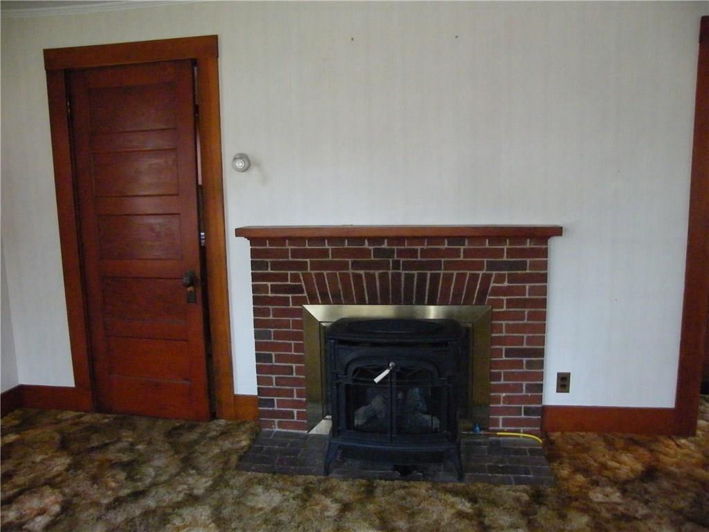 18 Fir Hollow Road Pemaquid, ME 04558 - Photo 7 of 15 Close up of propane fireplace