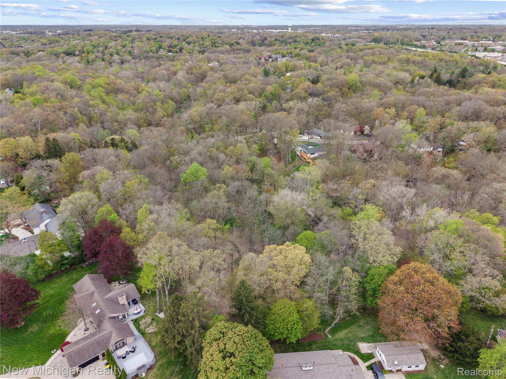 33733 Braebury Ridge Farmington, MI 48331 - Photo 53 of 54 Photo May 01 2026, 4 07 12 PM.jpg