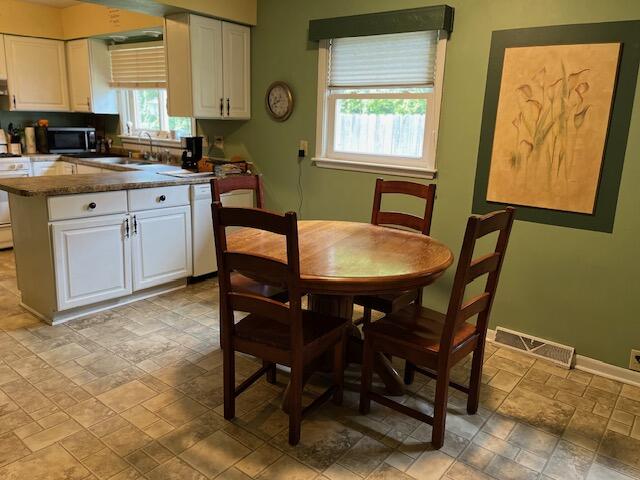 2504 South 8th Street Manitowoc, WI 54220 - Photo 5 of 24 IMG_1903