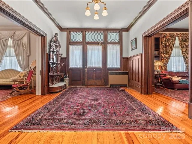 a view of a livingroom with furniture