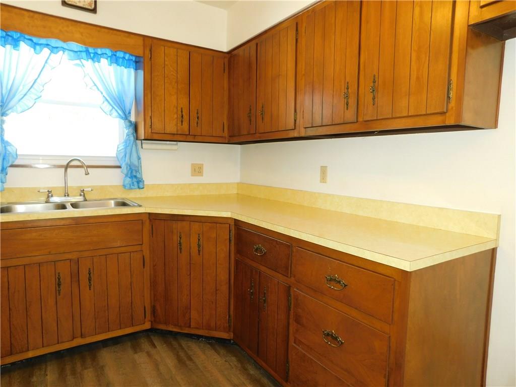 1086 White Cloud Road Apollo, PA 15613 - Photo 7 of 21 Well cared for cabinets in kitchen.