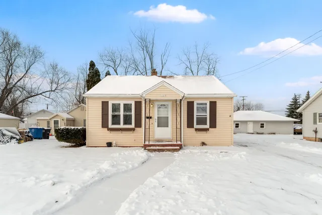 $189,900 | 1327 Monroe Street, Oshkosh, WI 54901