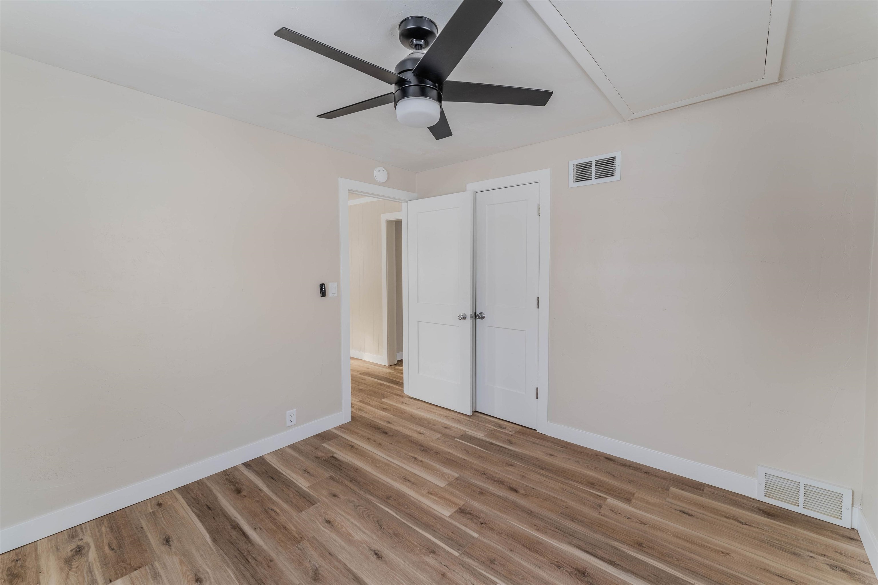 1327 Monroe Street Oshkosh, WI 54901 - Photo 12 of 23