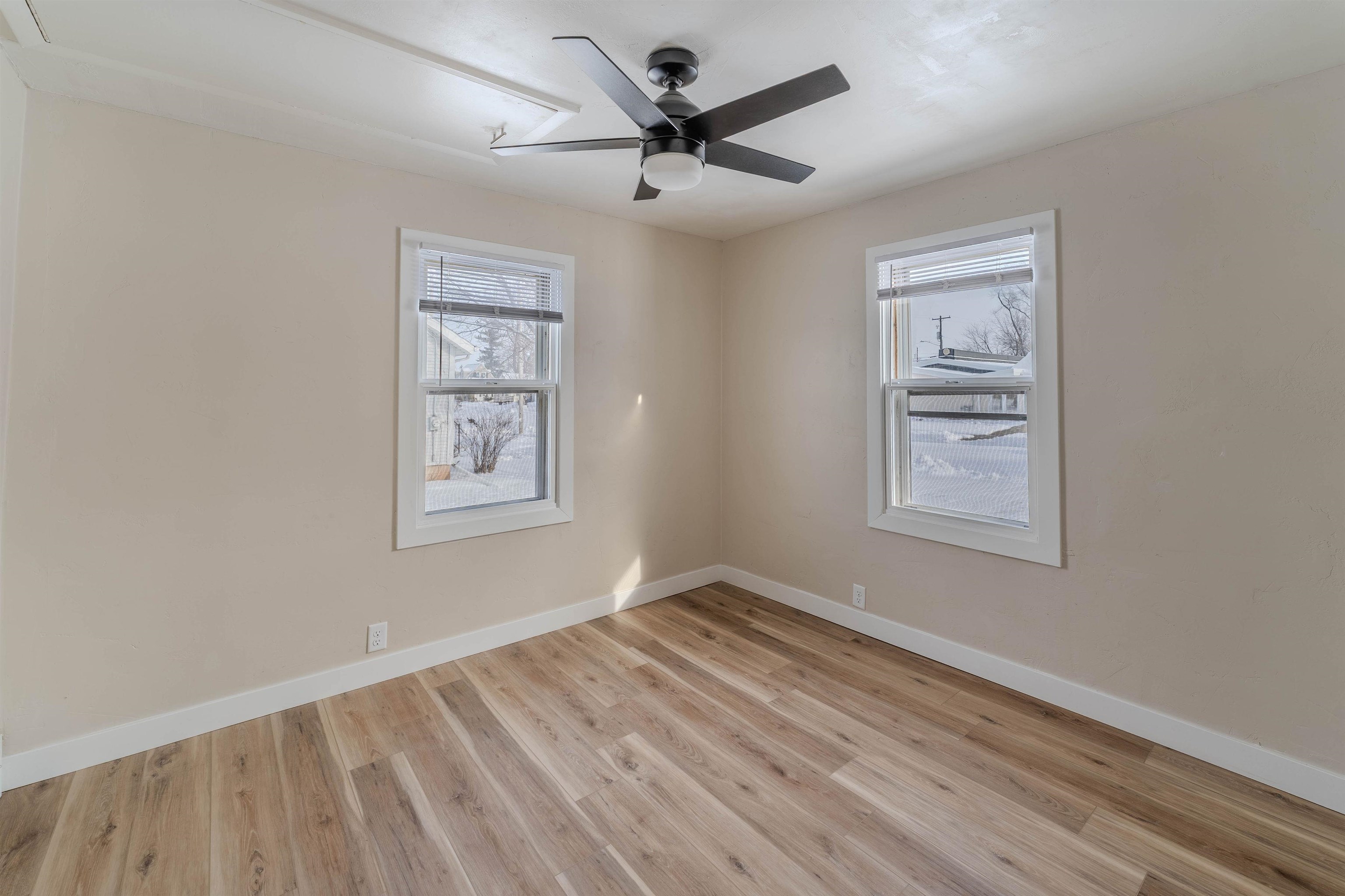 1327 Monroe Street Oshkosh, WI 54901 - Photo 13 of 23