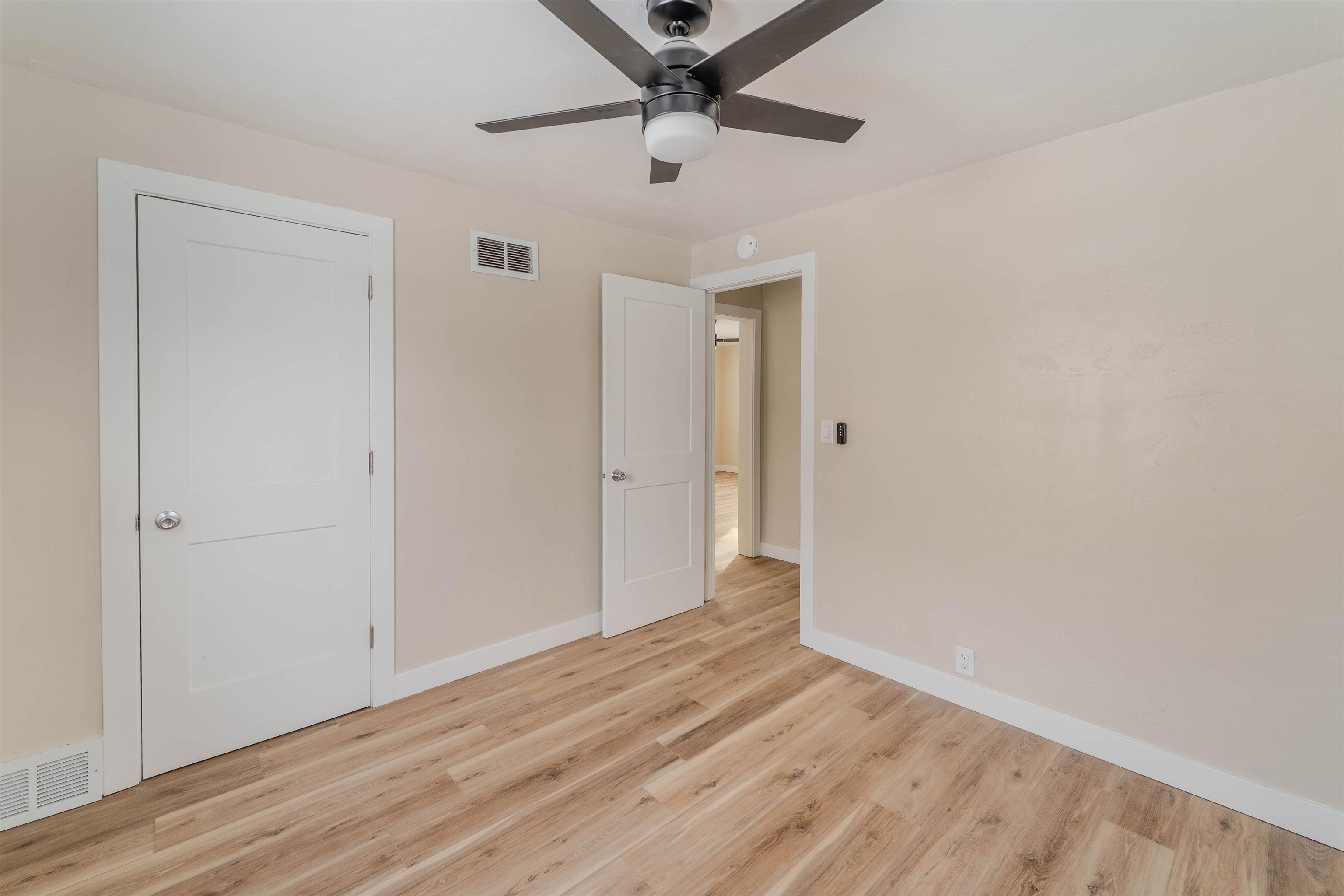 1327 Monroe Street Oshkosh, WI 54901 - Photo 15 of 23