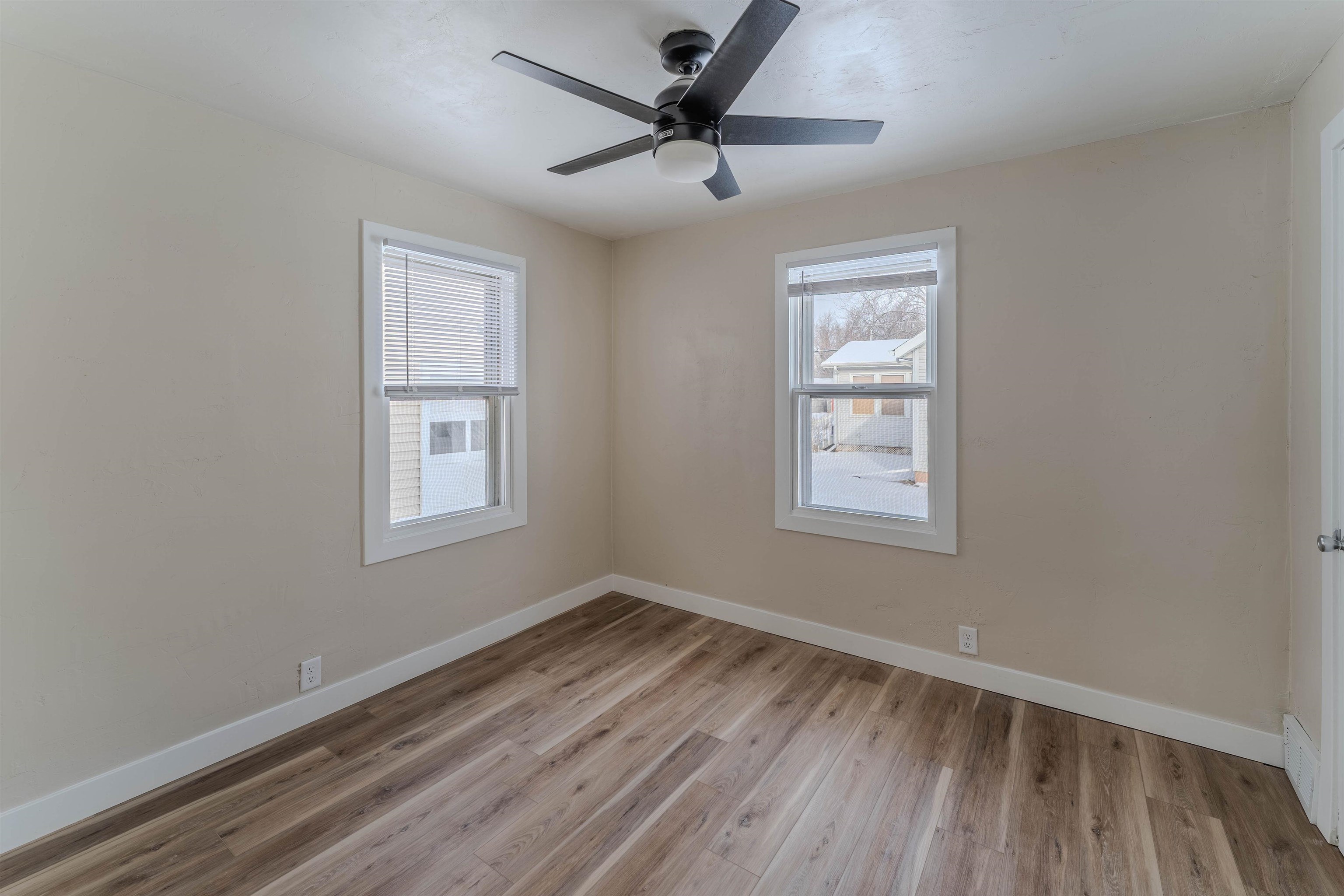 1327 Monroe Street Oshkosh, WI 54901 - Photo 16 of 23