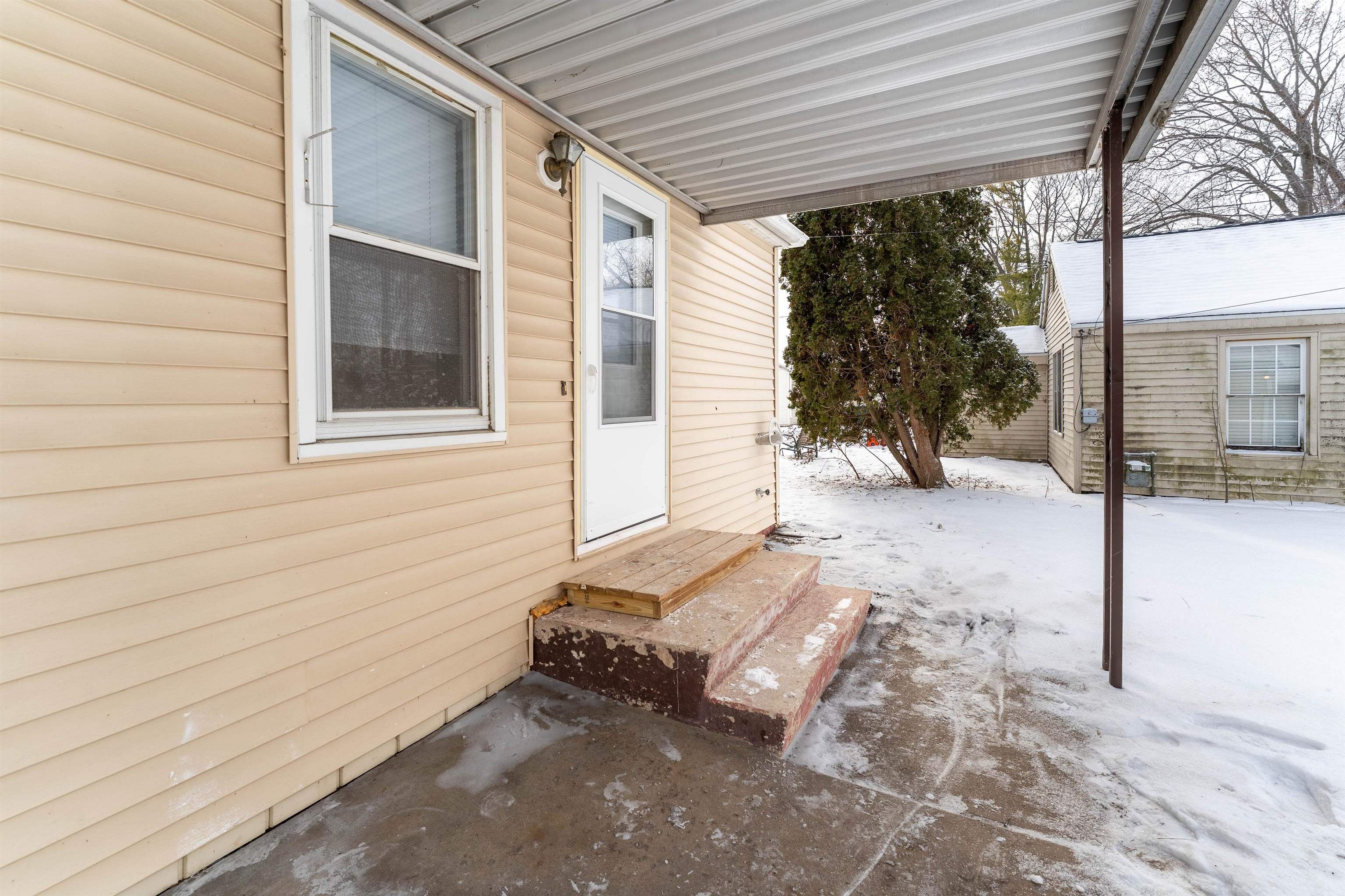 1327 Monroe Street Oshkosh, WI 54901 - Photo 17 of 23