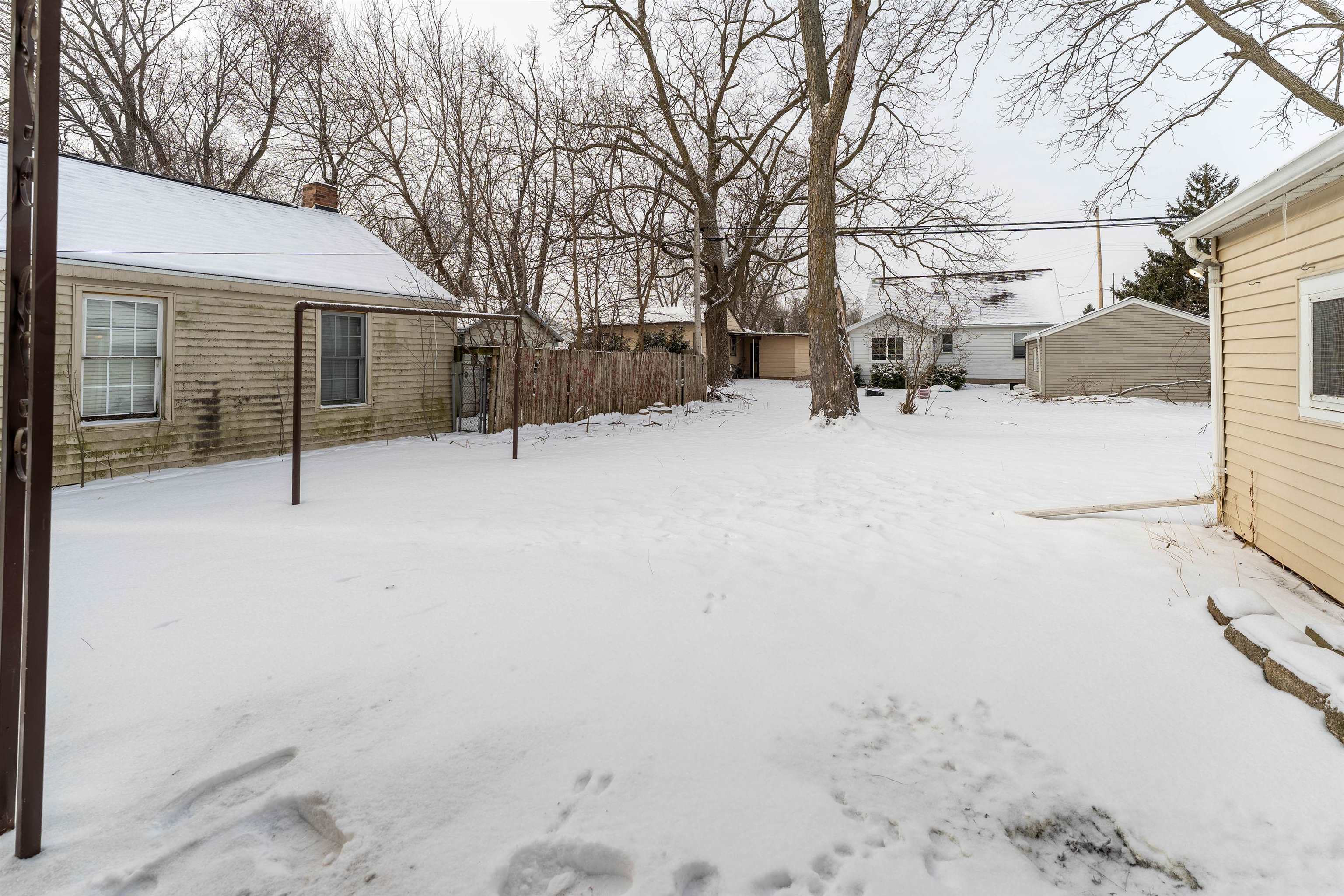 1327 Monroe Street Oshkosh, WI 54901 - Photo 19 of 23