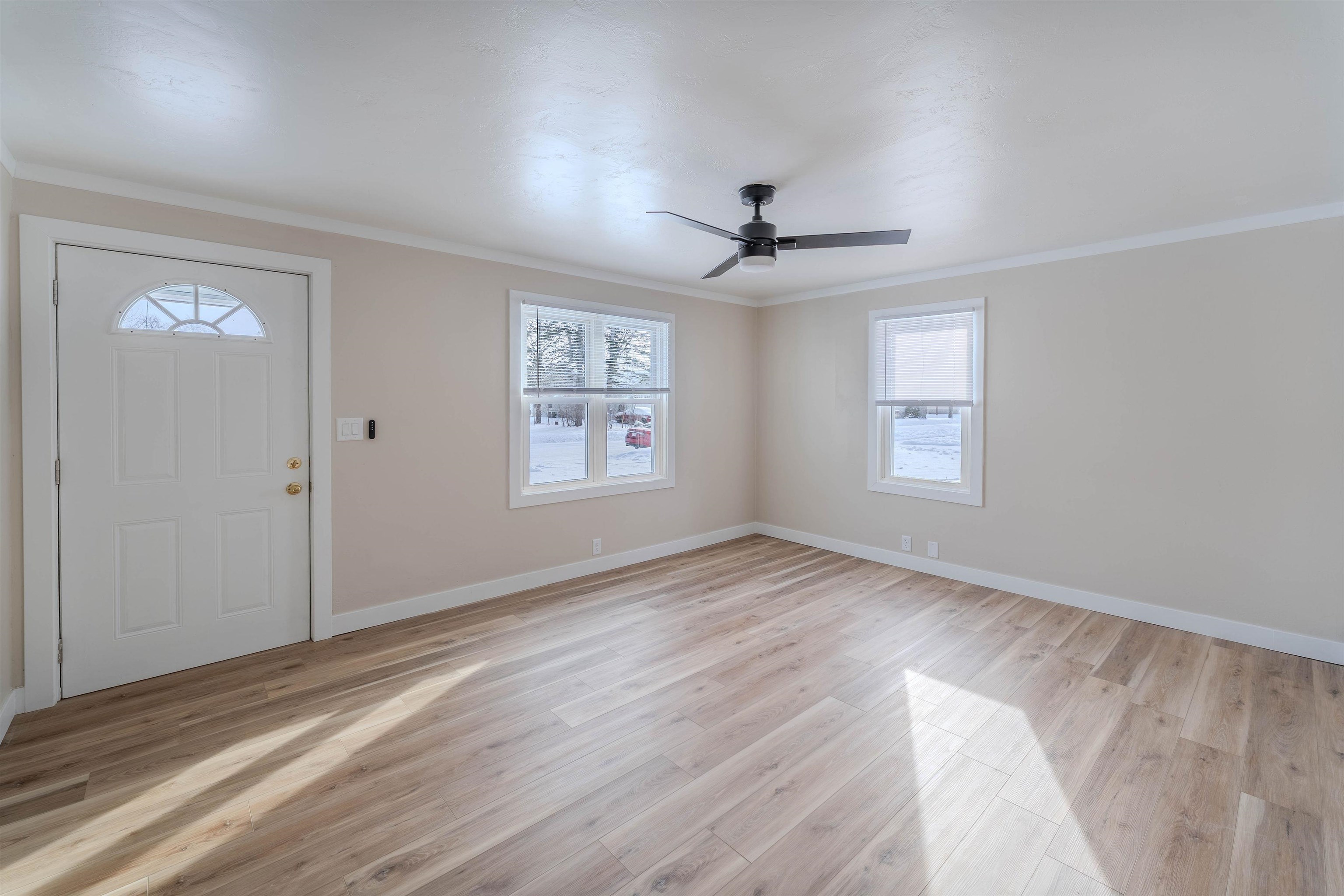 1327 Monroe Street Oshkosh, WI 54901 - Photo 2 of 23