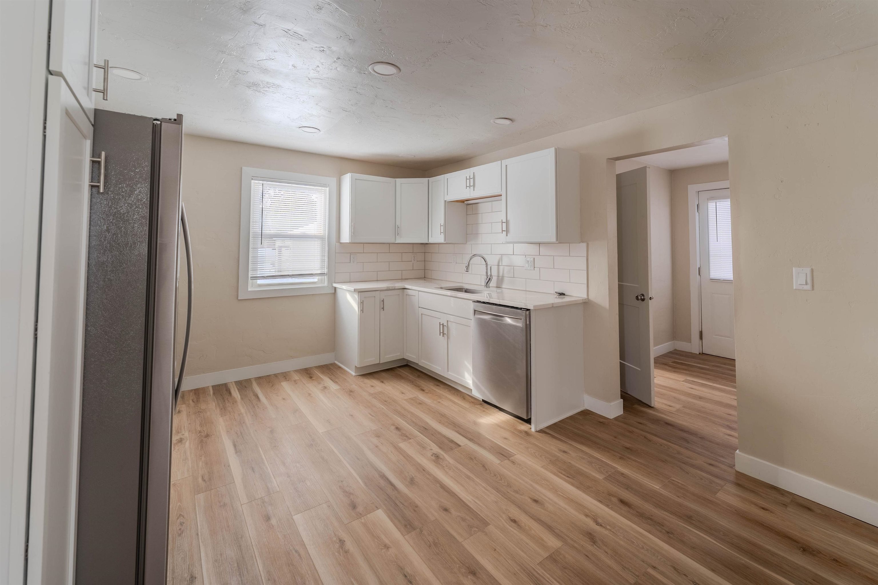 1327 Monroe Street Oshkosh, WI 54901 - Photo 3 of 23