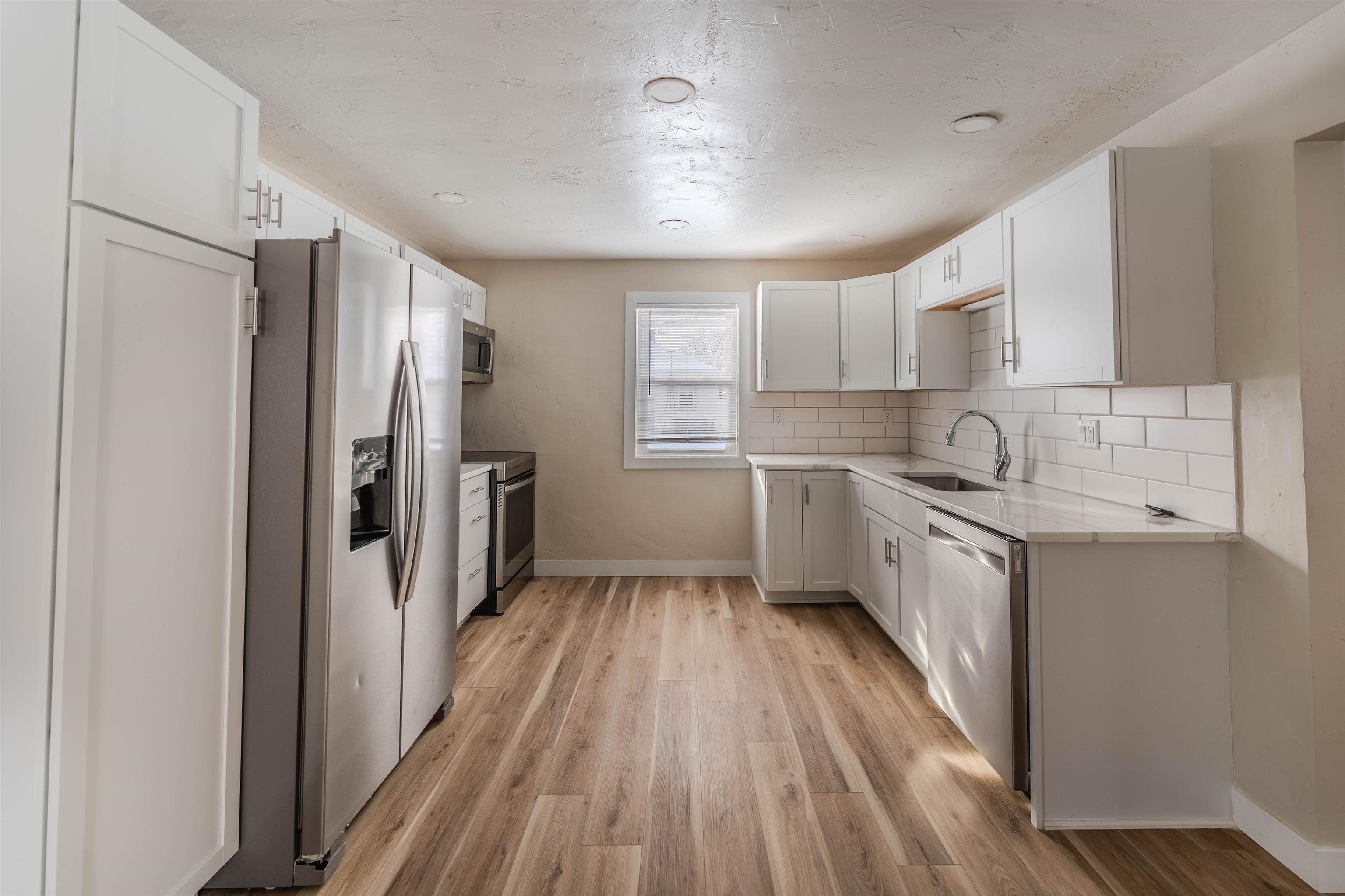 1327 Monroe Street Oshkosh, WI 54901 - Photo 5 of 23