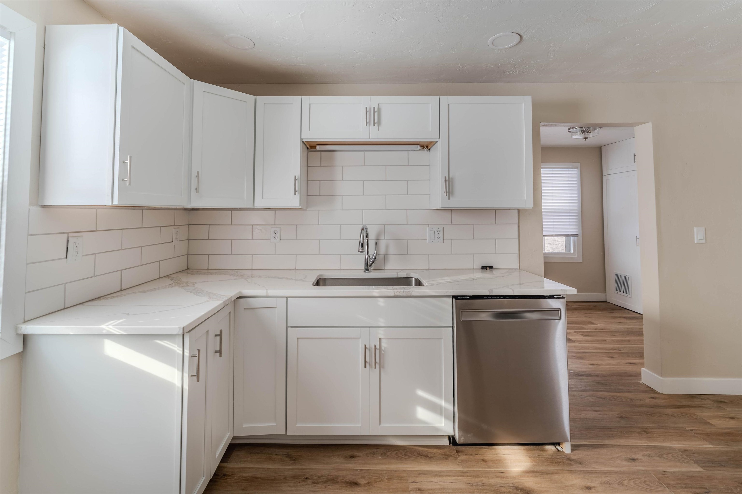 1327 Monroe Street Oshkosh, WI 54901 - Photo 7 of 23