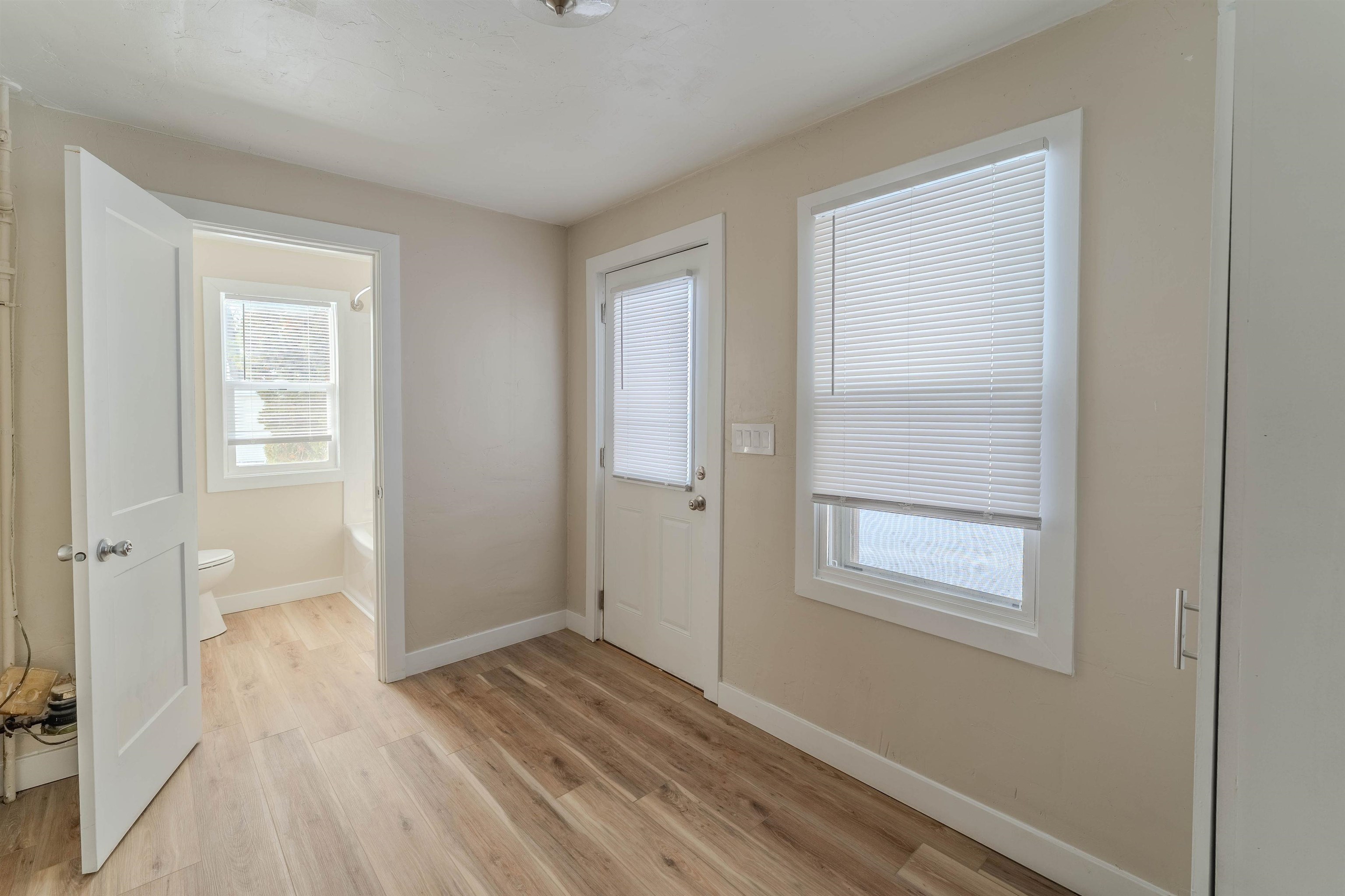 1327 Monroe Street Oshkosh, WI 54901 - Photo 9 of 23