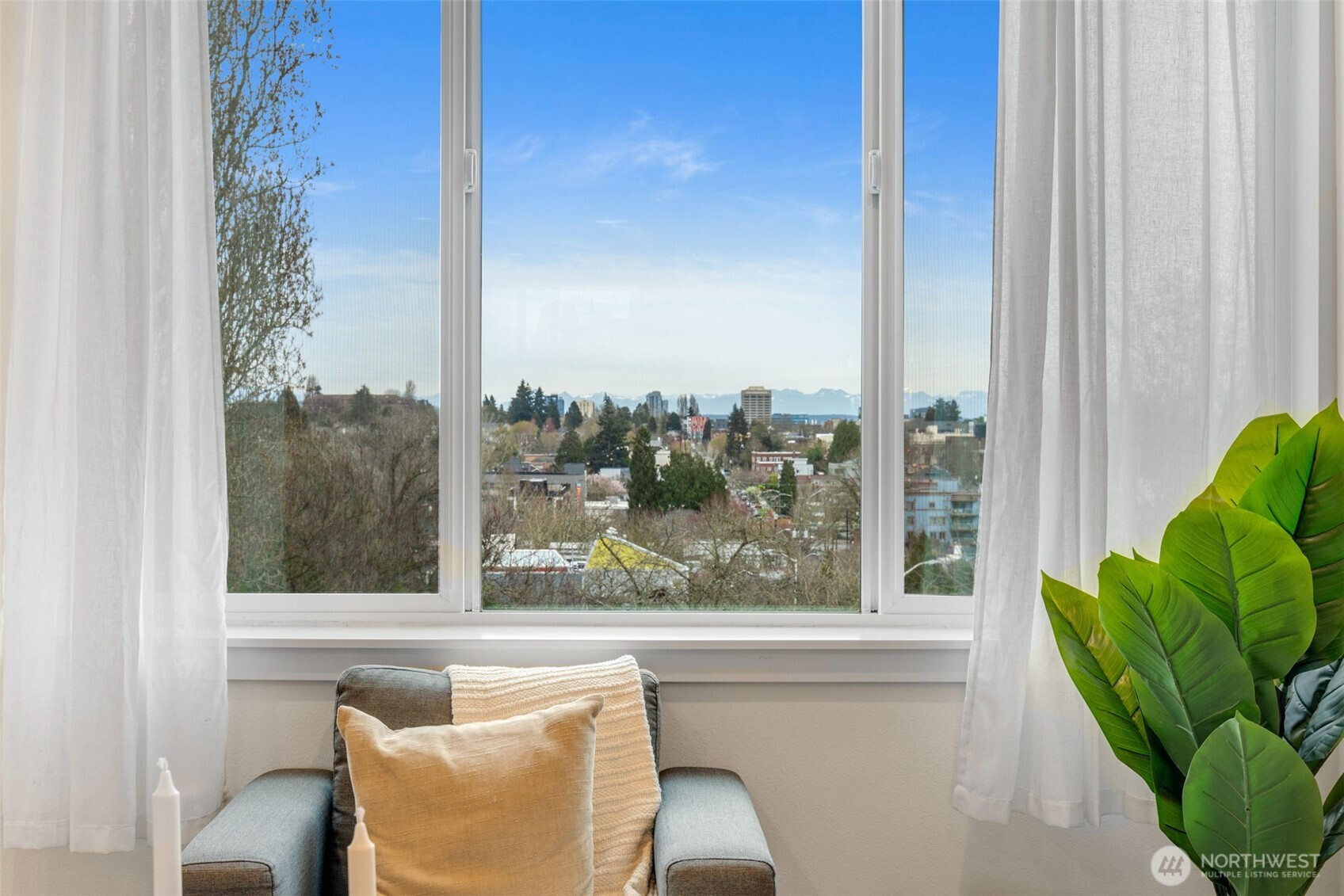 908 North 46th Street, Unit F Seattle, WA 98103 - Photo 6 of 40