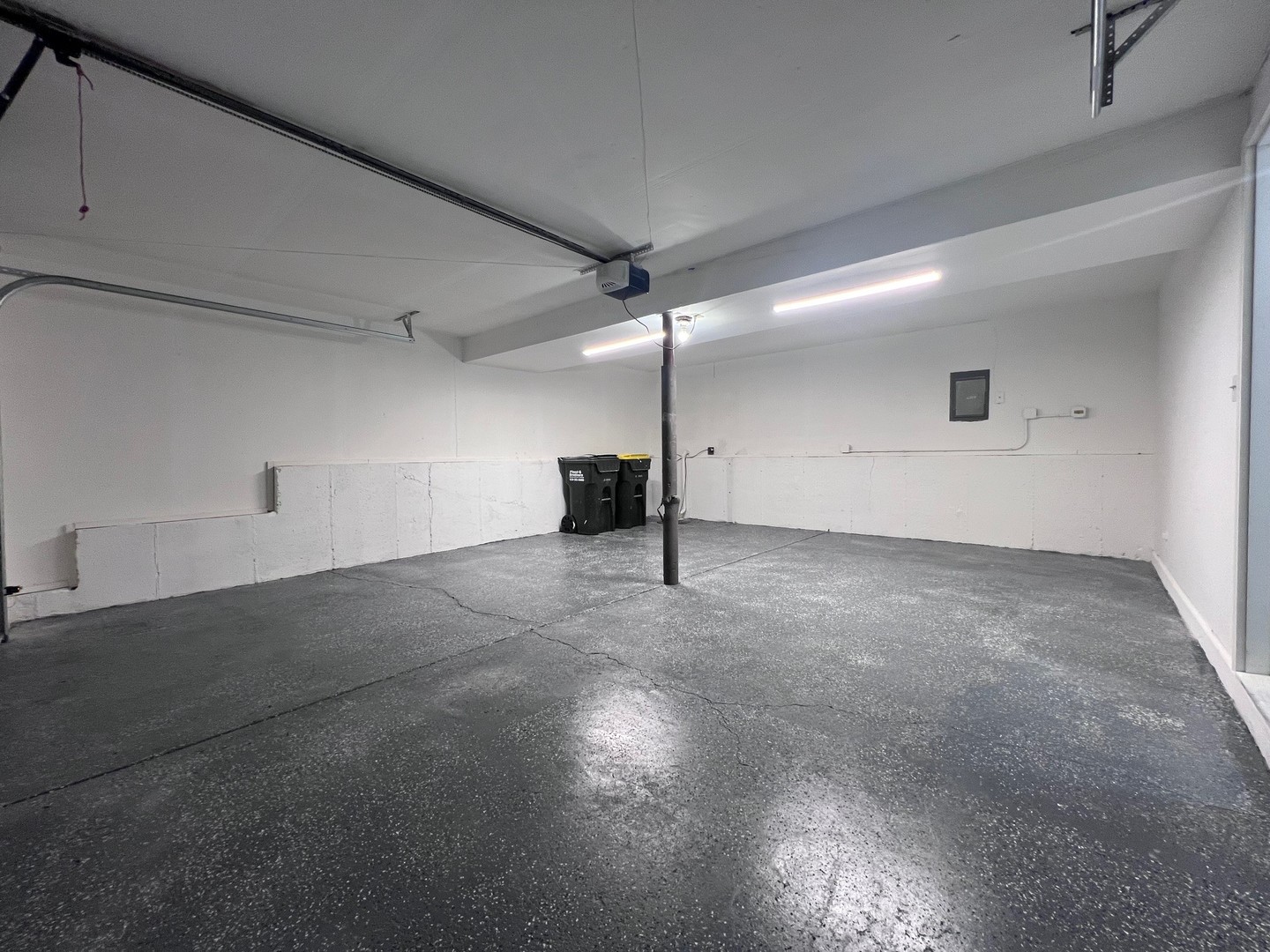 1170 Singleton Drive Roselle, IL 60172 - Photo 32 of 42 a view of a room with an empty space