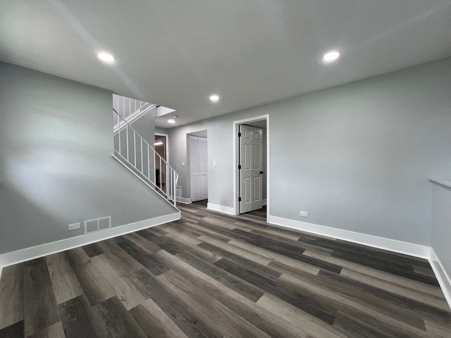 1170 Singleton Drive Roselle, IL 60172 - Photo 40 of 42 a view of an empty room