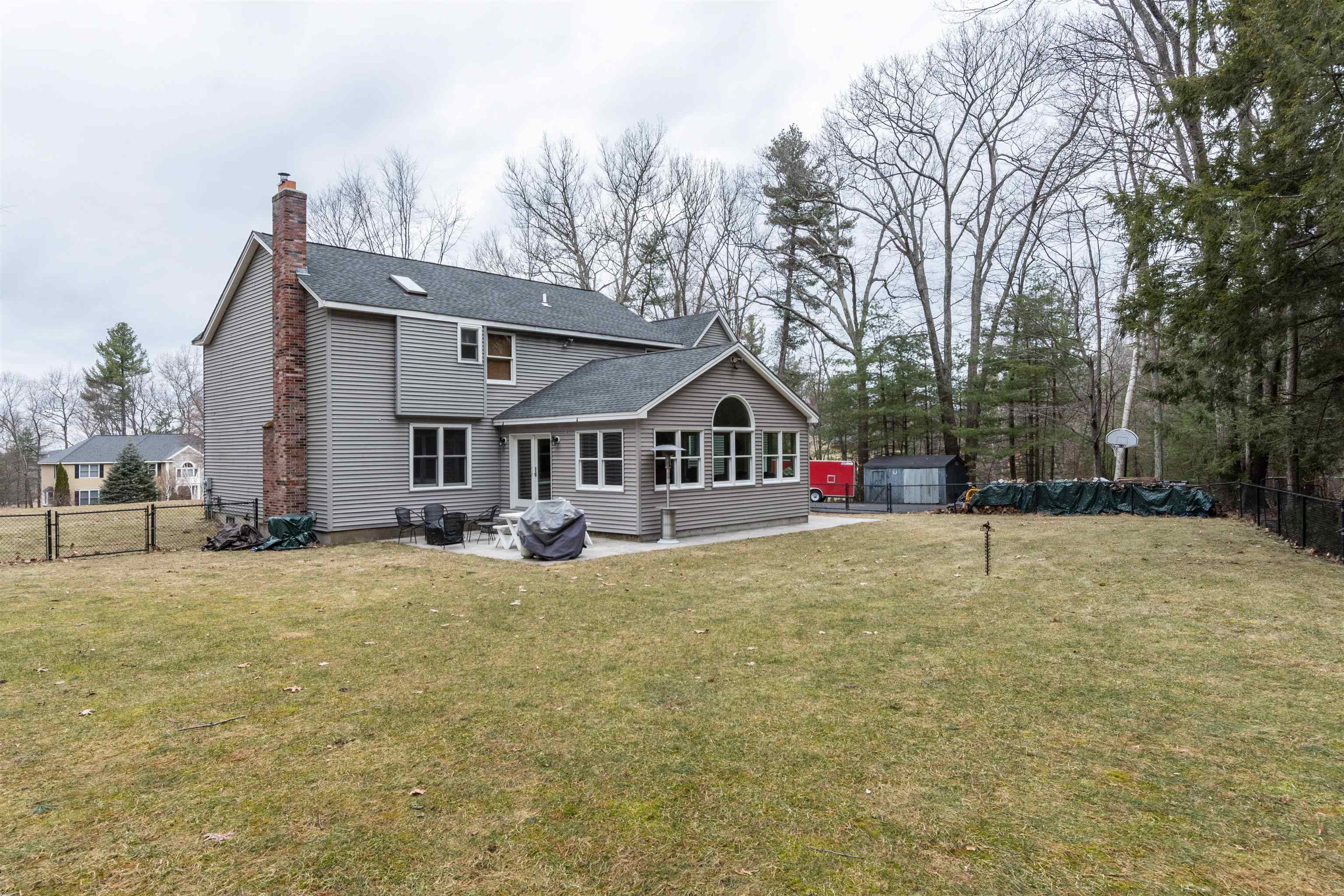 16 Applewood Road Pelham, NH 03076 - Photo 3 of 27