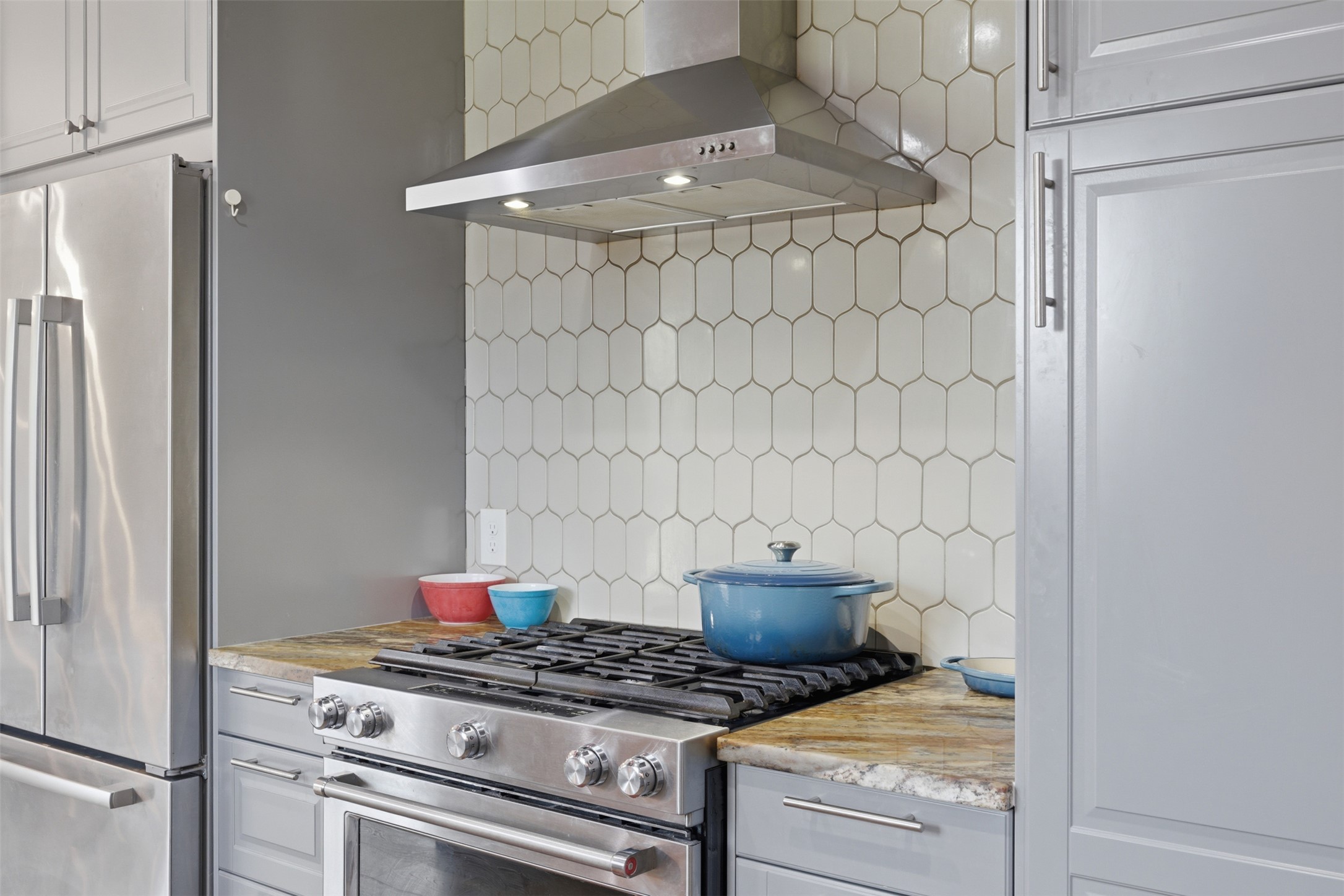 3208 Yellowpine Terrace Austin, TX 78757 - Photo 17 of 35 a stove top oven sitting inside of a kitchen