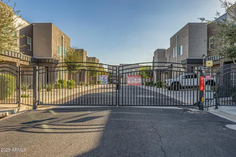 $2,950 | 2315 East Pinchot Avenue, Unit 113, Phoenix, AZ 85016