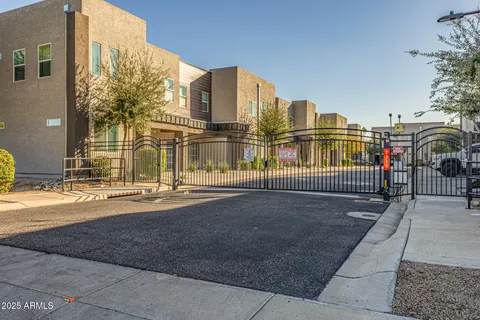 $2,950 | 2315 East Pinchot Avenue, Unit 113, Phoenix, AZ 85016