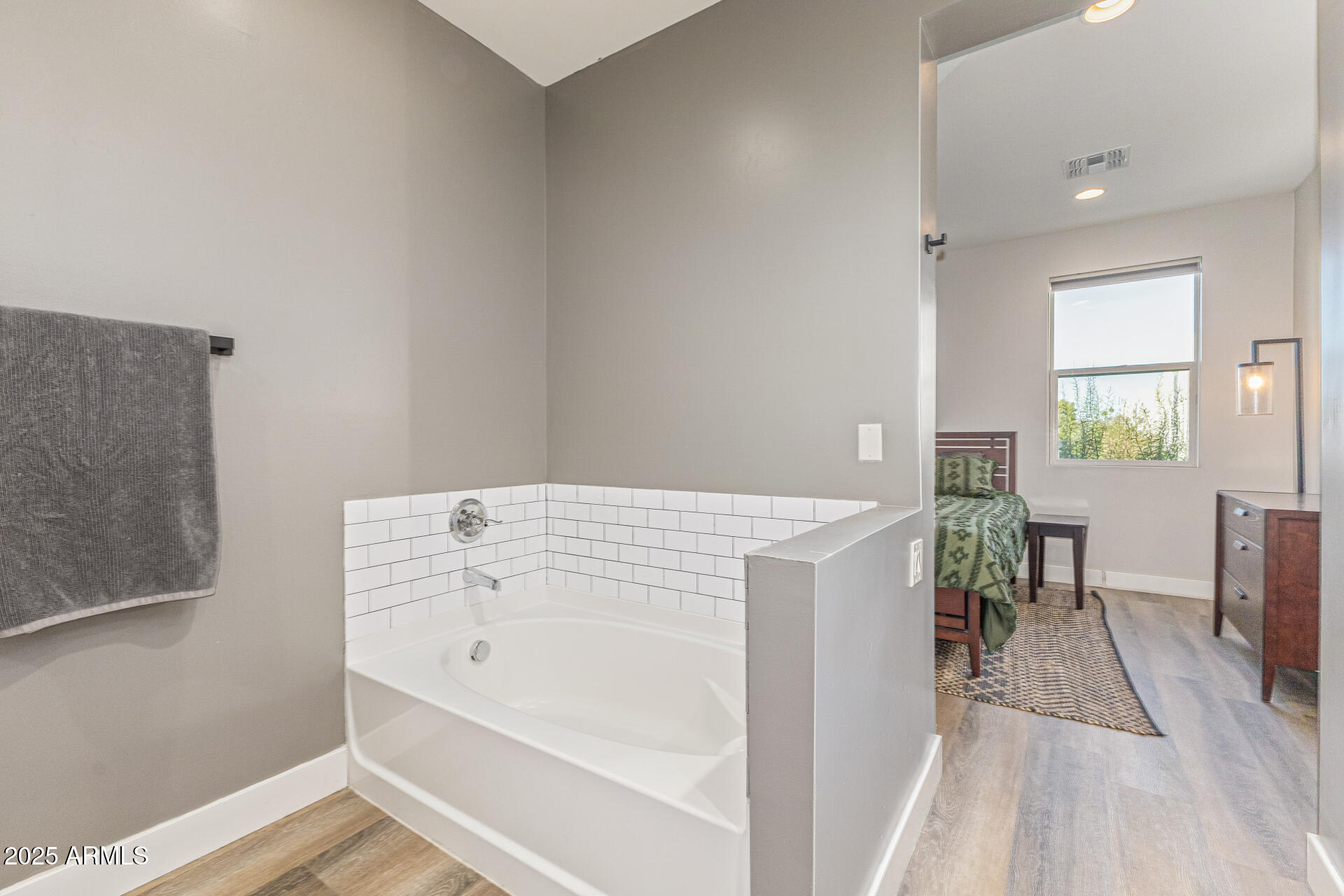 2315 East Pinchot Avenue, Unit 113 Phoenix, AZ 85016 - Photo 10 of 54 a bathroom with a bathtub and a dining table