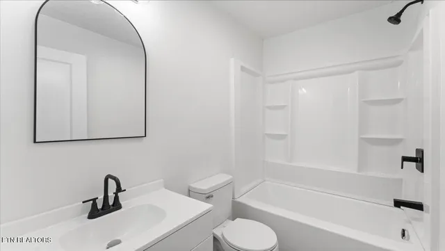 $309,000 | 326 Greenwood Circle, Madisonville, TN 37354