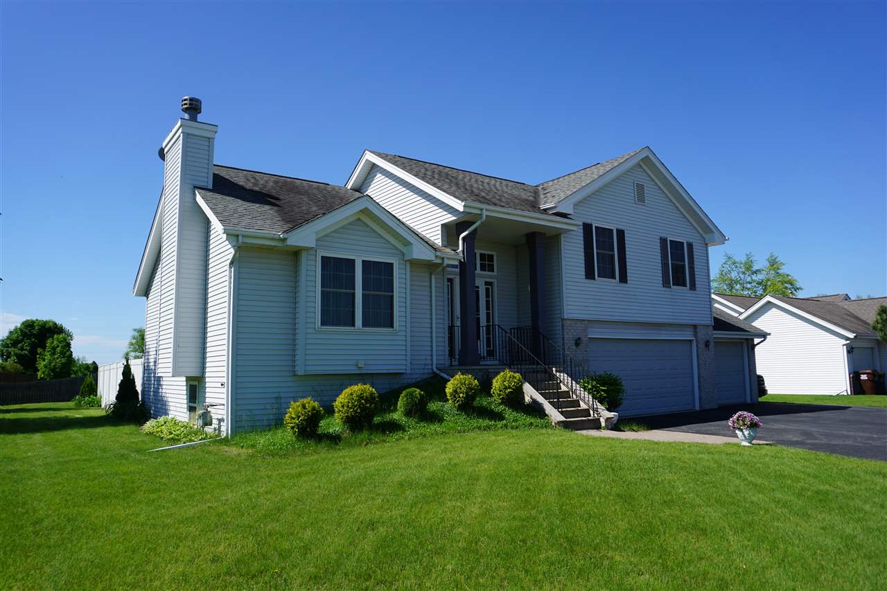2104 Edge Rock Road Rockton, IL 61072 - Photo 1 of 24 Gallery Image 1