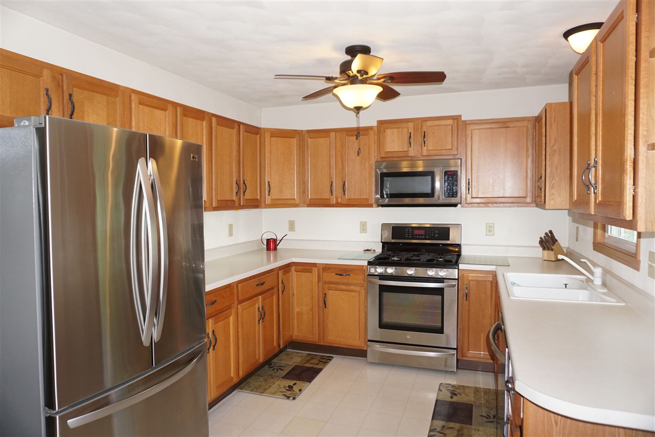 2104 Edge Rock Road Rockton, IL 61072 - Photo 3 of 24 Gallery Image 3
