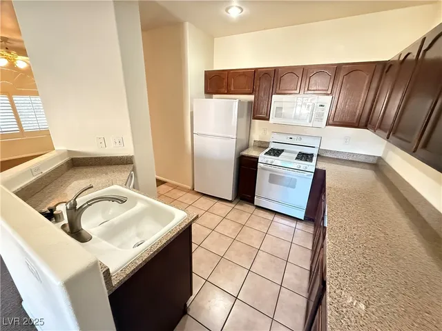 $1,700 | 2050 West Warm Springs Road, Unit 3423, Henderson, NV 89014