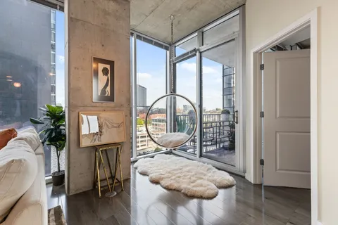 $899,000 | 301 Demonbreun Street, Unit 914, Nashville, TN 37201