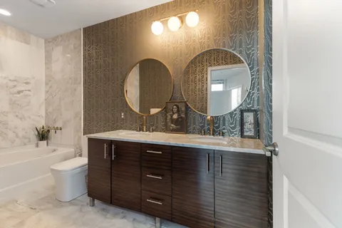 $899,000 | 301 Demonbreun Street, Unit 914, Nashville, TN 37201