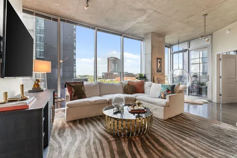 $899,000 | 301 Demonbreun Street, Unit 914, Nashville, TN 37201