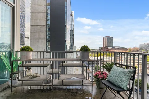 $899,000 | 301 Demonbreun Street, Unit 914, Nashville, TN 37201